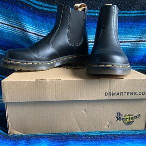 Dr. Martens Vegan 2976 Felix Chelsea Boot